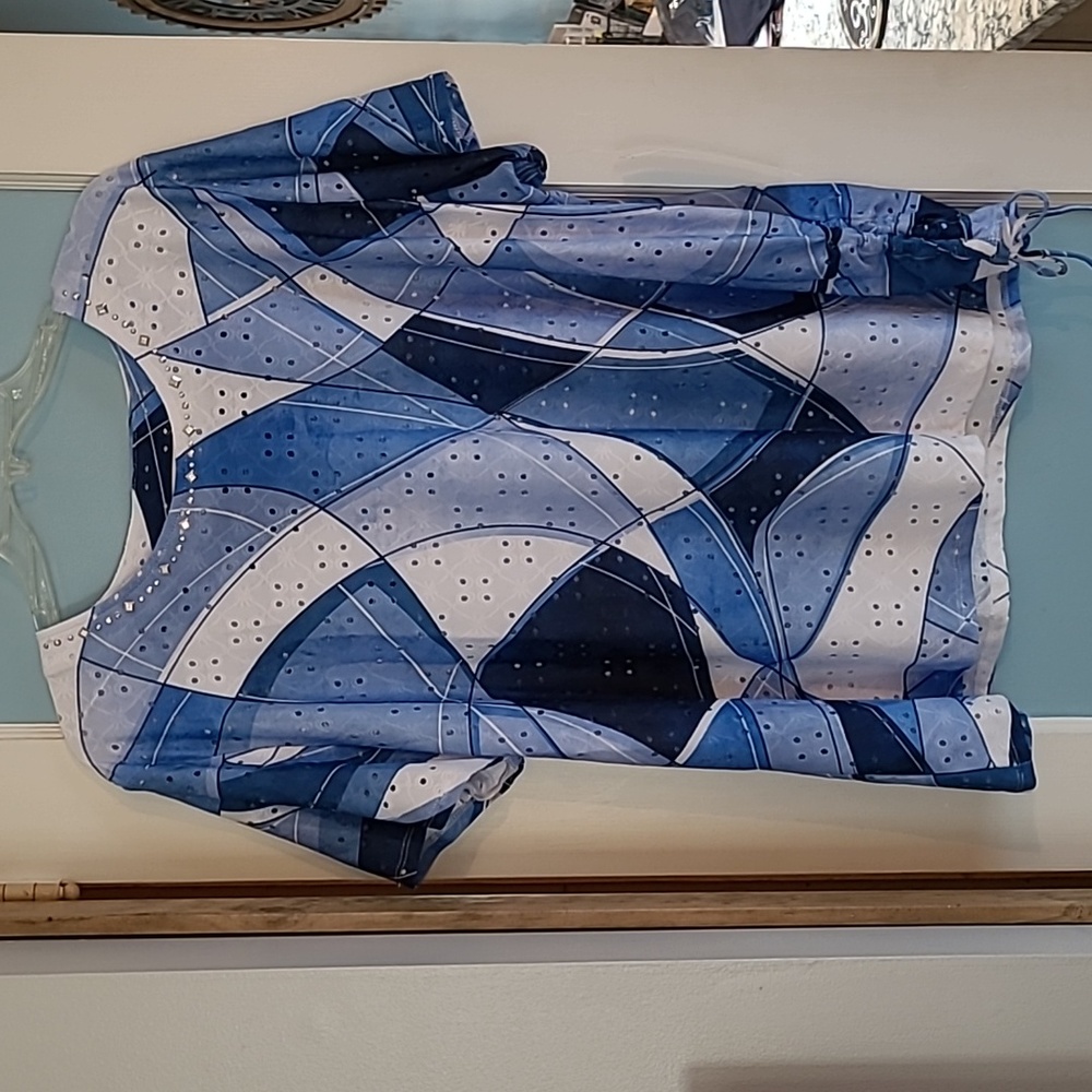 Woman's lightweight top